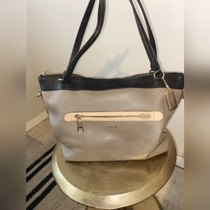 Coach leather shoulder bag